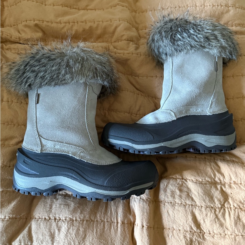 Faux Fur Trim Snow Boots in Light Gray and Black